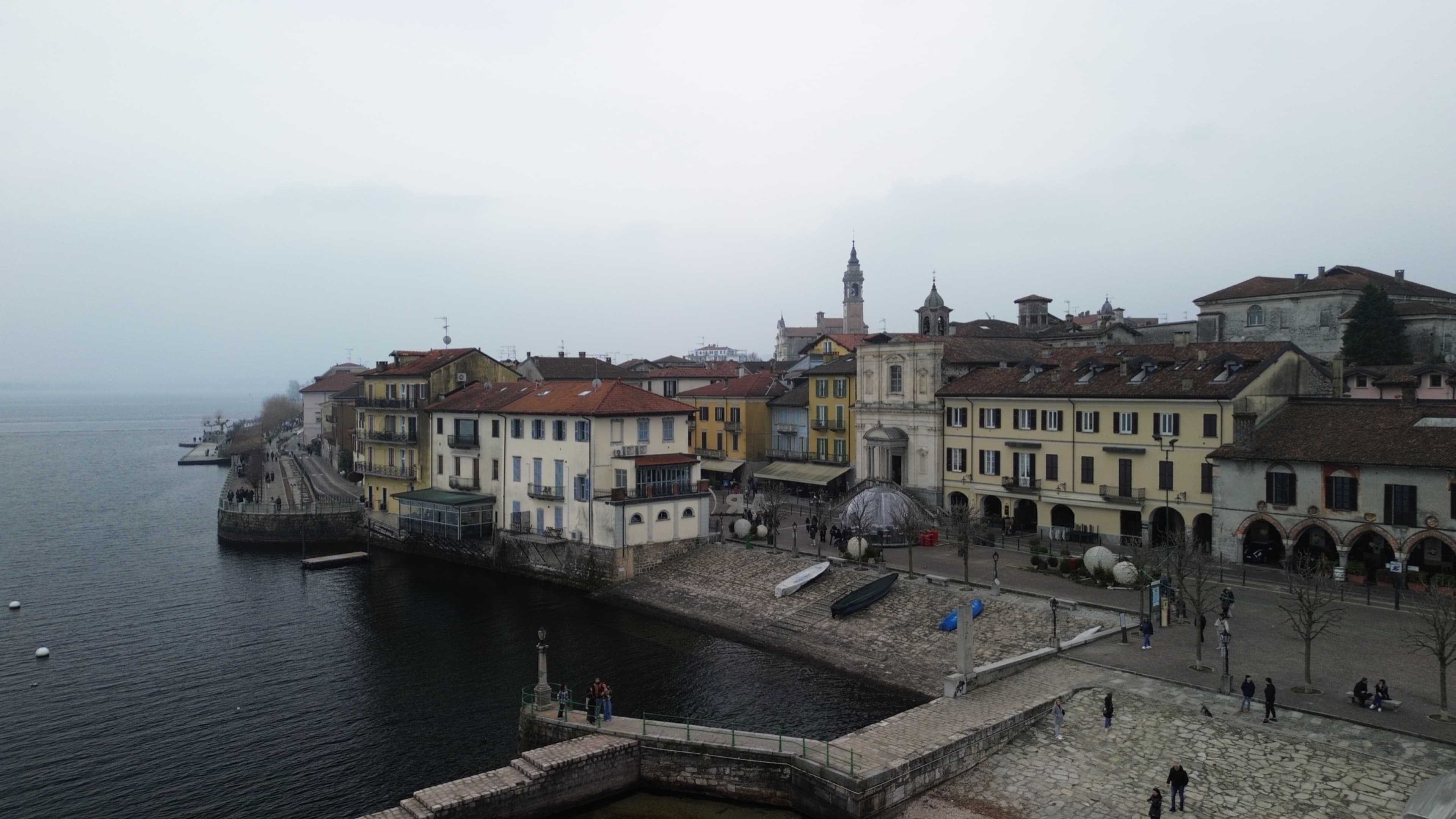 Arona sul lago